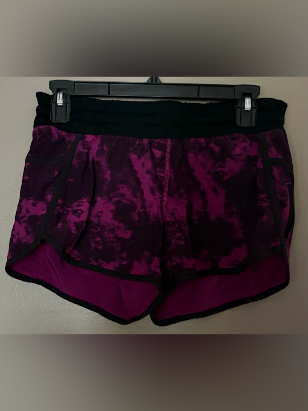 Lululemon Hotty Hot Shorts Size 6 Purple Pink Black Print Running Shorts